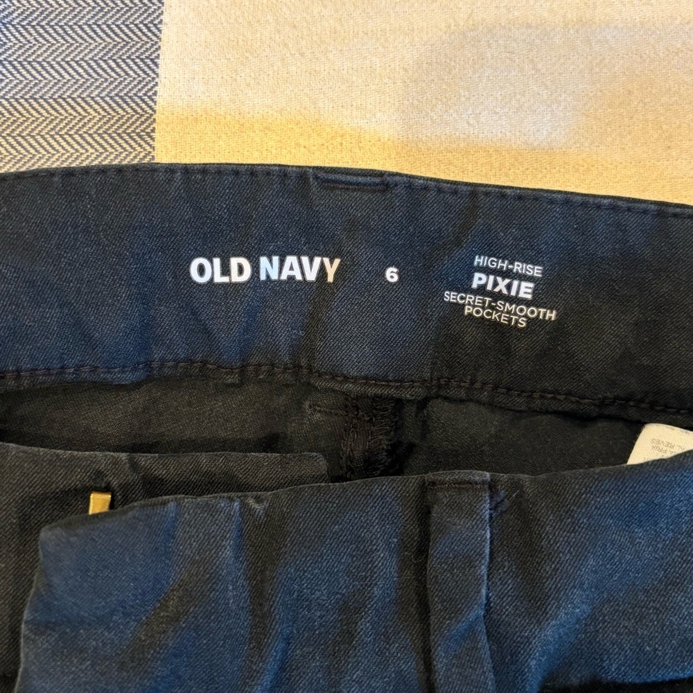 Old Navy Pixie Pants - Picture 9 of 12